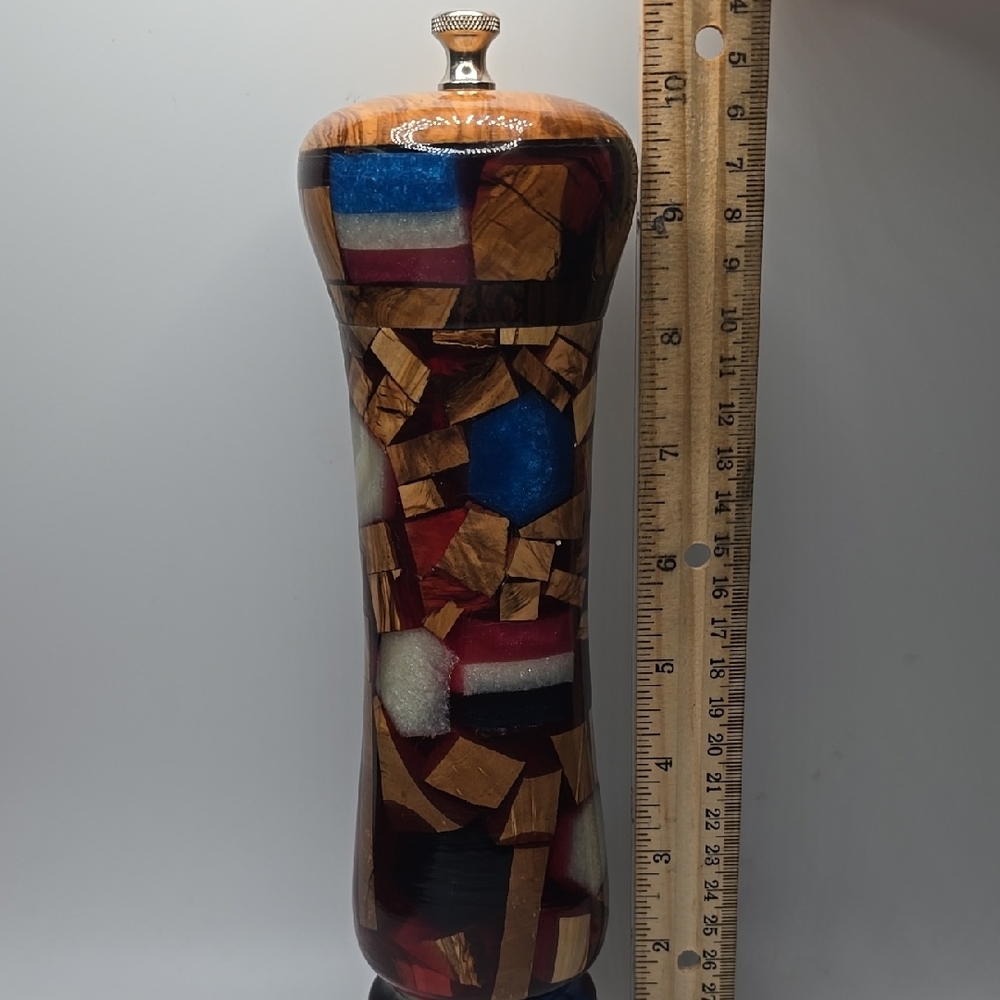 Pepper Mill Grinder Wooden and Mosaic Design - Picture 10 of 10
